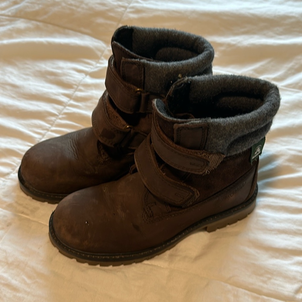 brown kids kamik velcro faux leather boots!